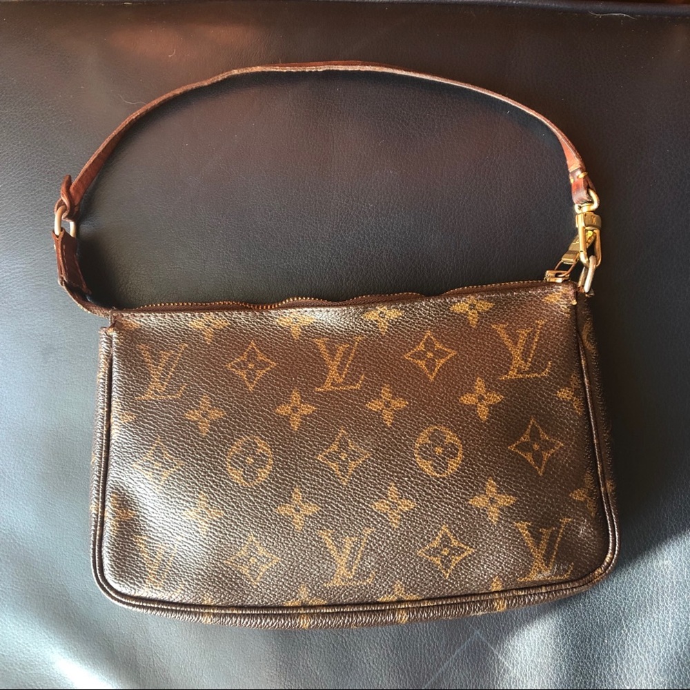 Authentic Louis Vuitton Pochette